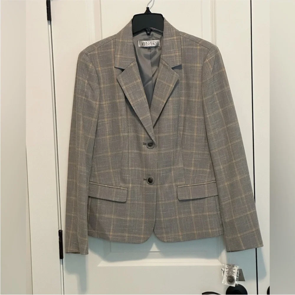 Kasper Plaid Print Notch Lapel Long Sleeve Two
Button Jacket size 8 - Picture 6 of 10